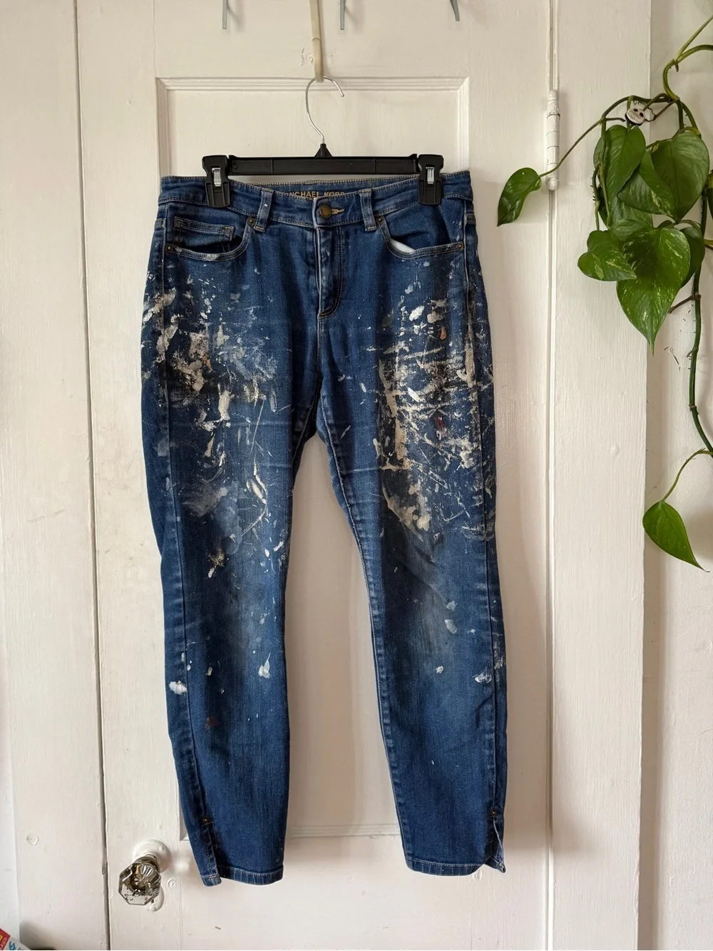 Michael Kors size 8 Dark Blue Slim Straight skinny Jeans with White Paint Detail